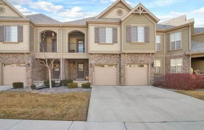 A PERFECT TOWNHOME IN EAGLE MOUNTAIN