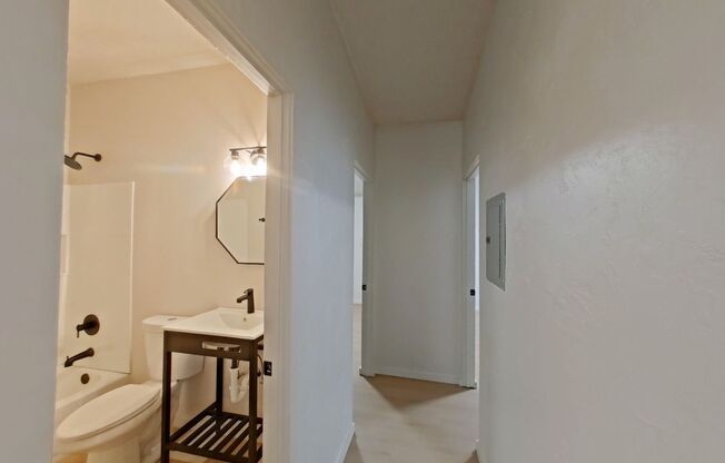 2 beds, 1 bath, 647 sqft, $1,660, Unit 26B