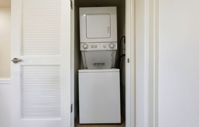 2 beds, 1.5 baths, 901 sqft, $3,695, Unit 14