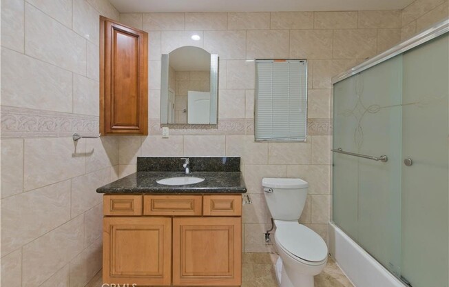 4 beds, 2.5 baths, 2,500 sqft, $5,200
