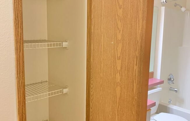 Studio, 1 bath, 460 sqft, $1,295, Unit 305