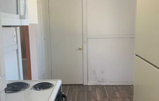 2 beds, 1 bath, $1,600