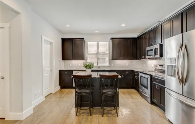 1310 RANCHO MIRAGE DR