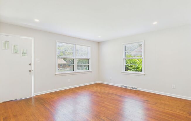 Cozy, 3 Bedroom Brick Cape in Fulton Hill Available NOW!