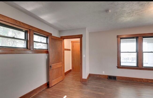 Beautiful & Spacious 3 Bedroom, 2 Bathroom Home in South Omaha – 1,872 Sq Ft