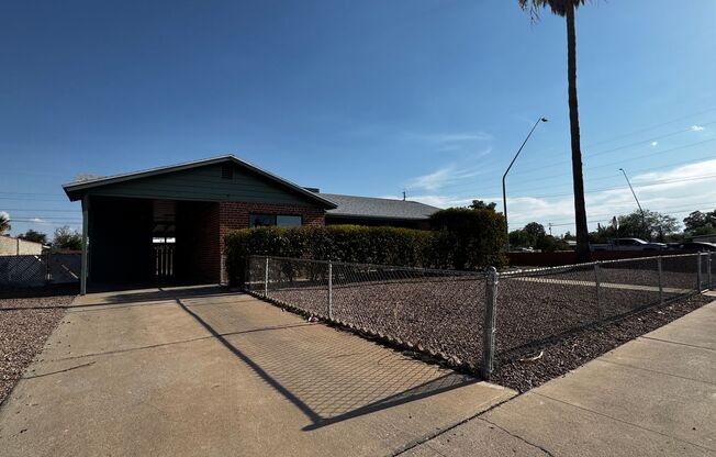 Eastside (Broadway and Wilmot) 3 bedroom, 2 bath home with large blocked yard and A/C!