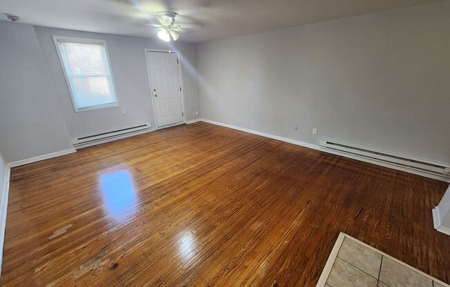 Studio, 1 bath, 450 sqft, $800, Unit H6 (EFF)