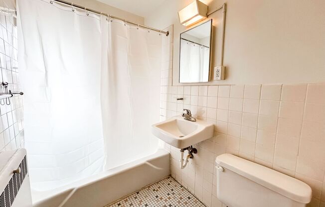 2 beds, 1.5 baths, 750 sqft, $1,285, Unit 305