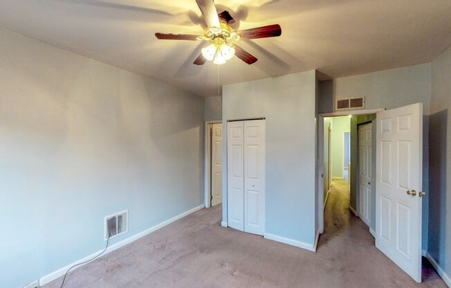 2429 Christian St - 2 Bedroom + Den!