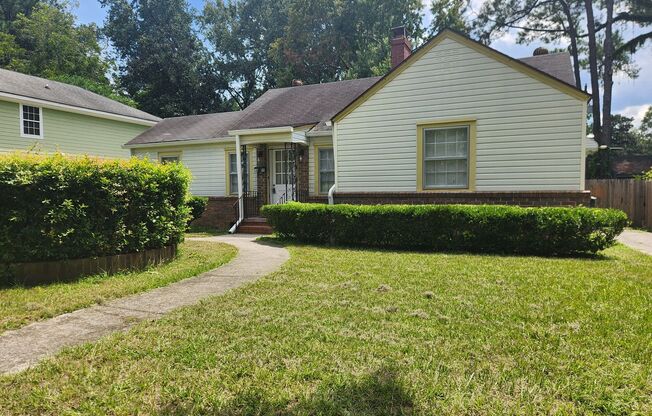 Charming 3-bedroom, 1.5-bathroom home located just a few blocks from Daffin Park