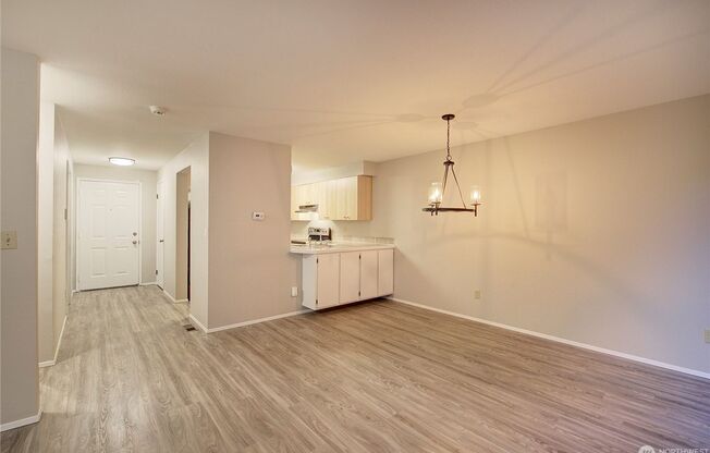 2Bd/1.5Ba Kirkland Townhouse
