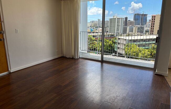 Victoria Mansions - 2 Bdrm/1 Bath/1 Prkg - $2,000