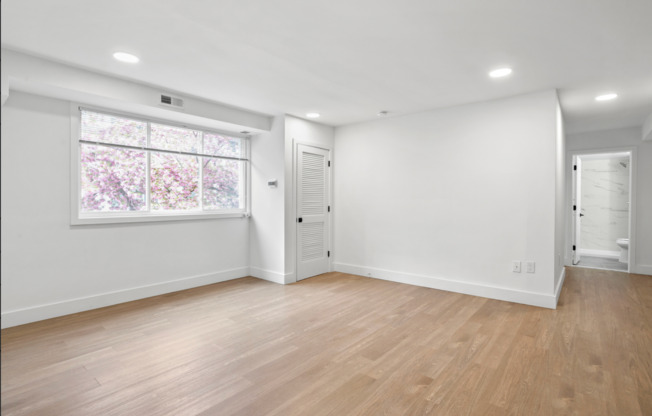 2 beds, 1 bath, 786 sqft, $1,900, Unit 004