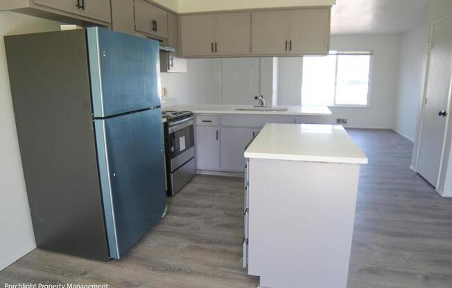 2 beds, 1 bath, 850 sqft, $1,750