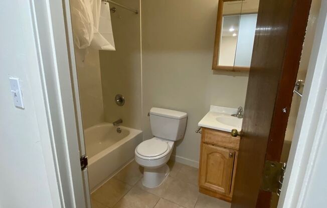 1 bed, 1 bath, $2,850, Unit 205