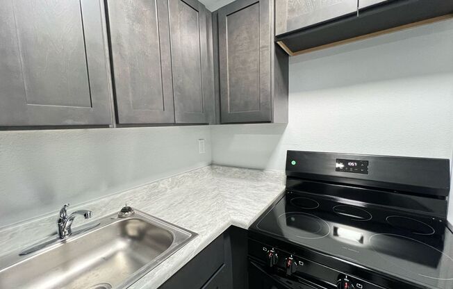 3 beds, 1 bath, 880 sqft, $2,300, Unit 5200-2