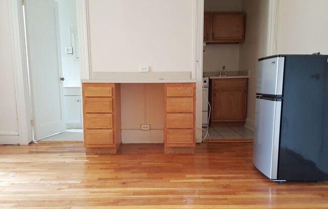 Studio, 1 bath, 240 sqft, $1,125, Unit 501