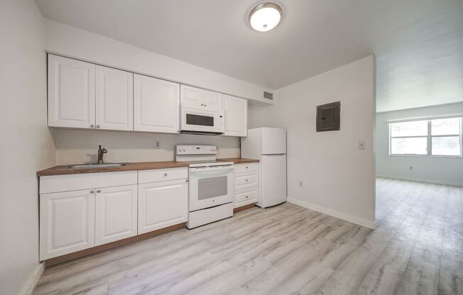 2 beds, 1 bath, 783 sqft, $2,095, Unit 18