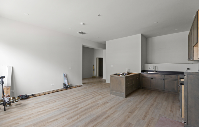 3121 N CALIFORNIA