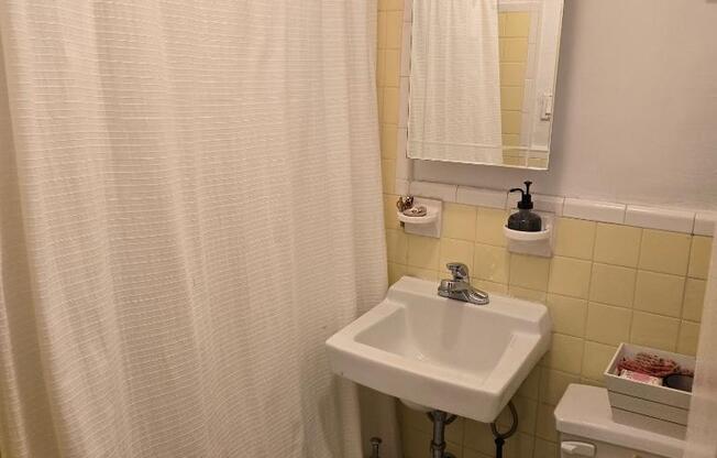 Studio, 1 bath, $2,350, Unit 1A