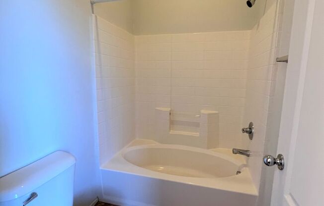 3 beds, 2.5 baths, $1,985, Unit UNIT 1045