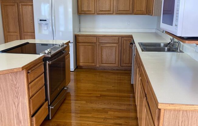 Pet Friendly, Beautiful Home in The Cove West Community