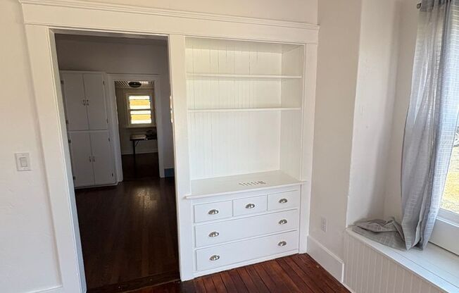 Gorgeous 4 bedroom with HUGE Lot in Colton. Must see!
