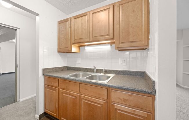 2 beds, 1 bath, 800 sqft, $1,100, Unit 379-206