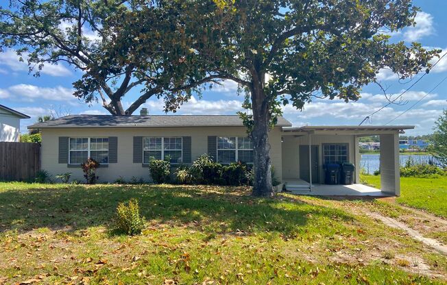 3 Bedroom Lakefront Home in Apopka!