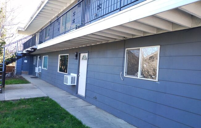 2 beds, 1 bath, $1,095, Unit 2