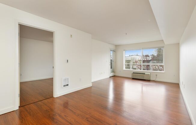 2 beds, 1 bath, 829 sqft, $2,325, Unit #204