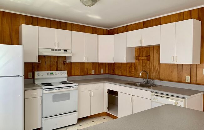 4 beds, 2.5 baths, $4,200