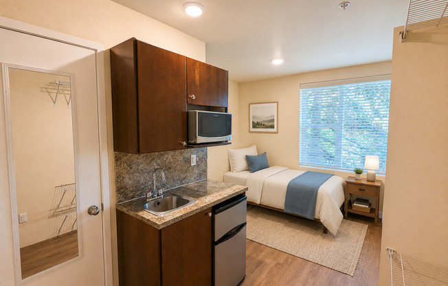 Studio, 1 bath, 160 sqft, $975, Unit 354