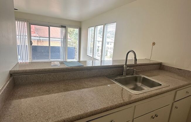 1 bed, 1 bath, 650 sqft, $1,795