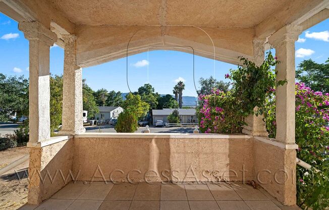 Charming 3 Bed/1.5 Bath In The Heart Of Lake Elsinore!