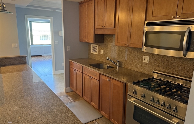 3 beds, 3 baths, 1,640 sqft, $6,500, Unit 3B