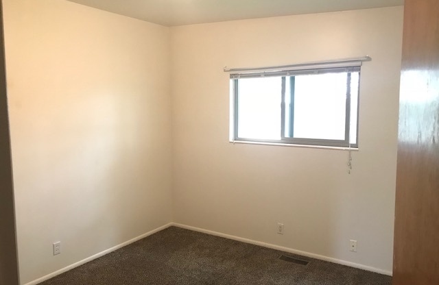 3 beds, 1 bath, 1,800 sqft, $1,395, Unit 5985