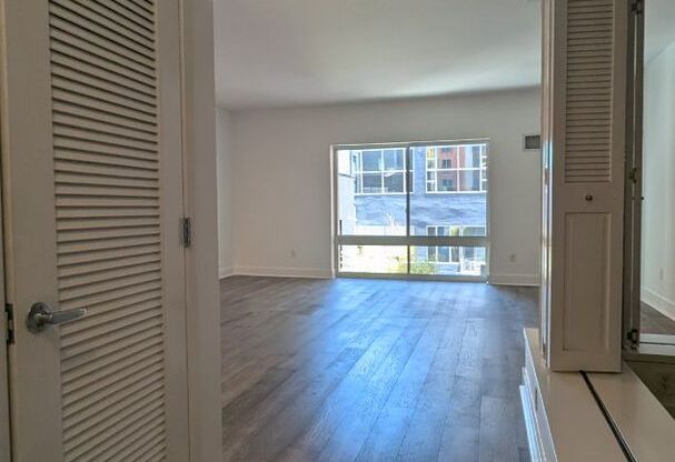 Epic REA - Spacious & Open floor plan 1BR +1BA in the Rincon Hill neighborhood