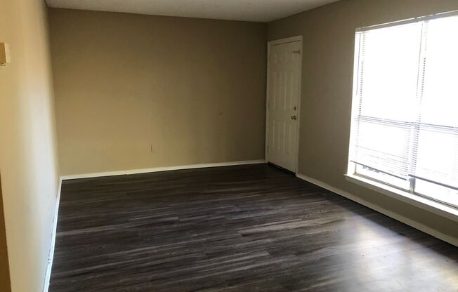 2 beds, 1 bath, 800 sqft, $725, Unit 522 unit 5