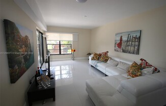 453 NW 98 CT