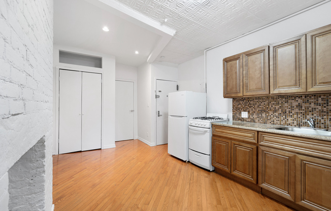 76 E 1st St 1BG