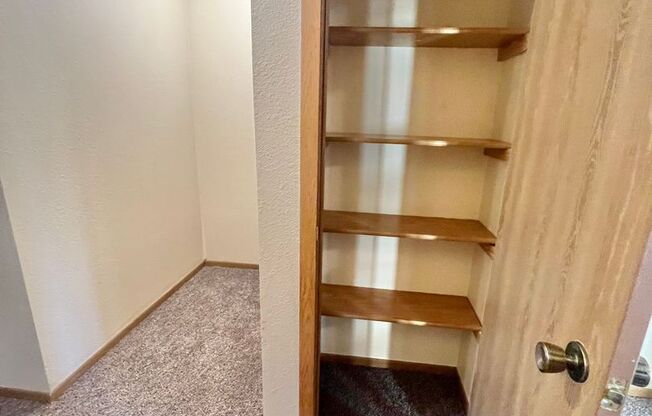 3 beds, 1.5 baths, 1,145 sqft, $1,095, Unit 300-6