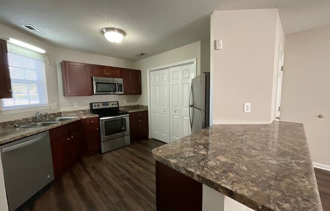 2 beds, 2 baths, 1,190 sqft, $1,550, Unit 2708-3 - Remodel