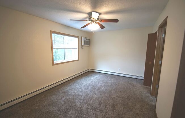 2 beds, 2 baths, 915 sqft, $1,650, Unit 212