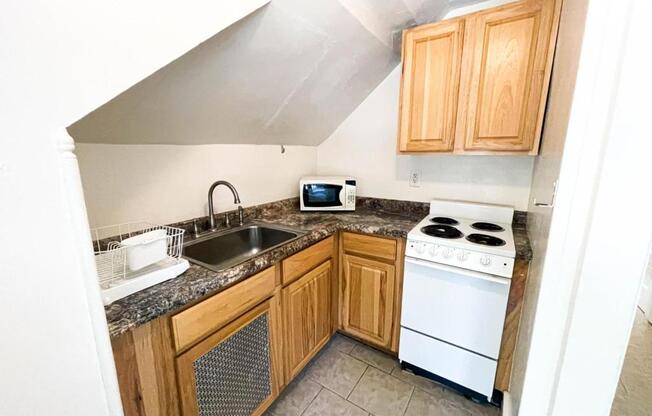 2 beds, 1 bath, $1,700