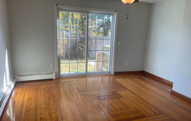 3 beds, 1 bath, $2,200