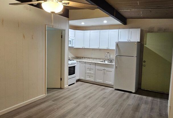 1 bed, 1 bath, 400 sqft, $1,725, Unit 12