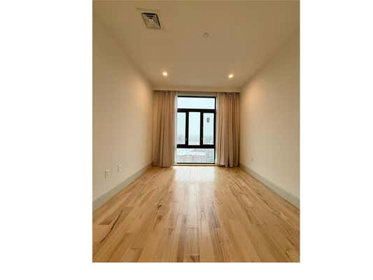 141 26 NORTHERN BLVD