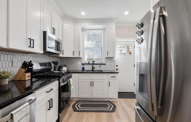 Luxurious 3-Bedroom Townhome in Point Breeze! Available NOW!