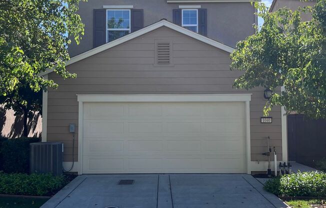 BEAUTIFUL HOME IN WEST ROSEVILLE!!